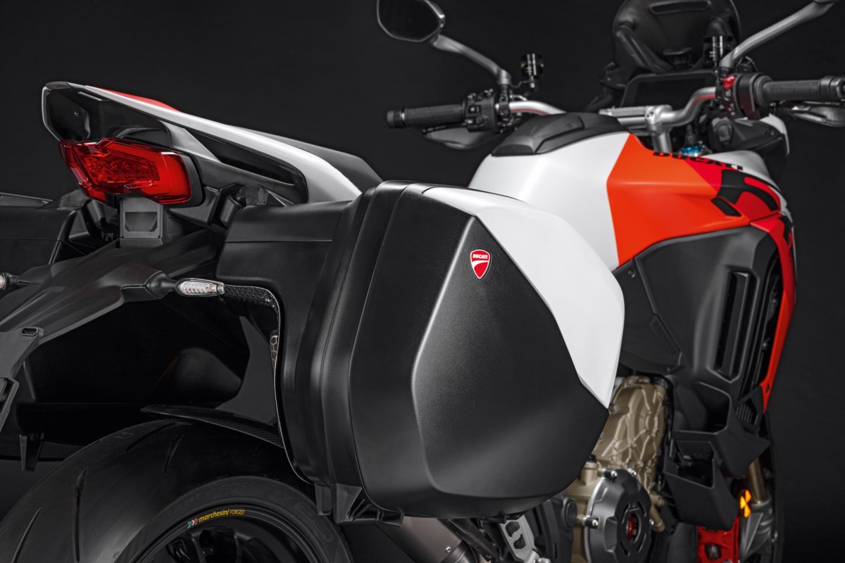 Cover für Seitenkoffer aus Kunststoff